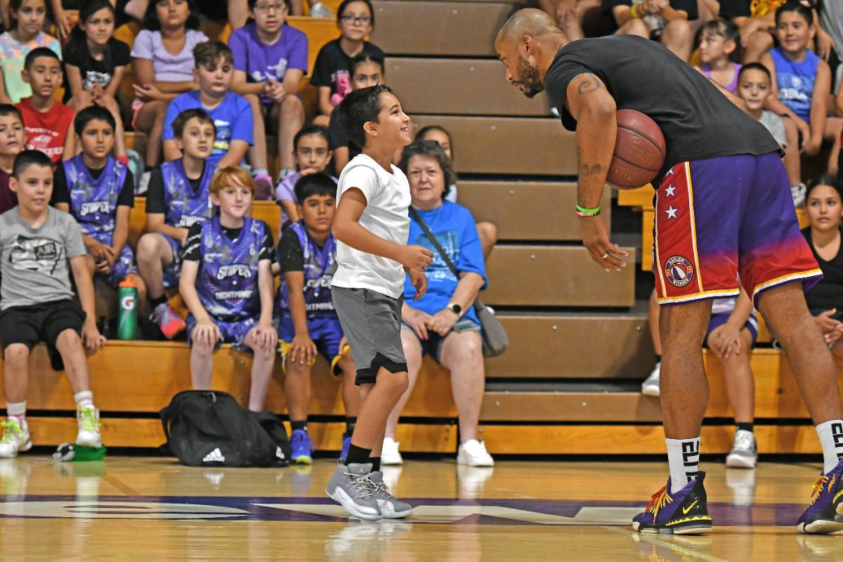 Tj Stukes coaching a child